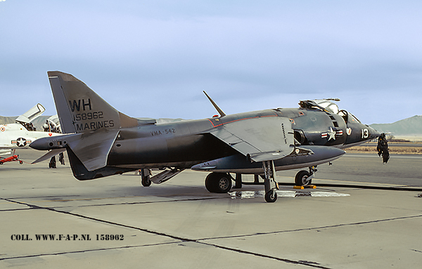 Hawker Siddeley AV-8A Harrier,  158962  VMA-542 WH-13   US Marines