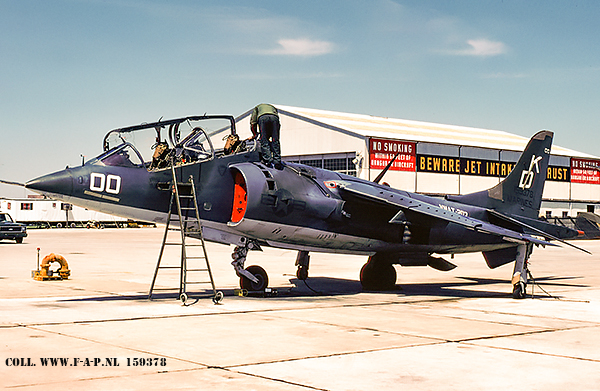 Hawker Siddeley TAV-8A Harrier  158387  K.D-00 VMAT-203  US-Marines Cherry Point - MCAS /  USA