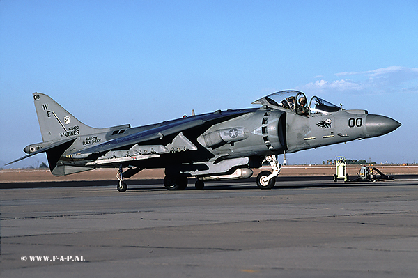 AV8B  165420  VMA-214 El Centro 30-09-2002