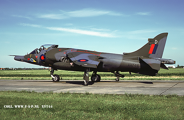 Hawker Siddeley Harrier GR3    XV744  233-OCU