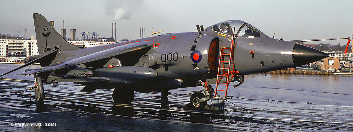 British Aerospace Sea Harrier FRS1 XZ451  c/n-41H-912005  801 Sqn HMS Amsterdam / Harbour ble R05 Amsterdam / Harbour 27-01-1985 