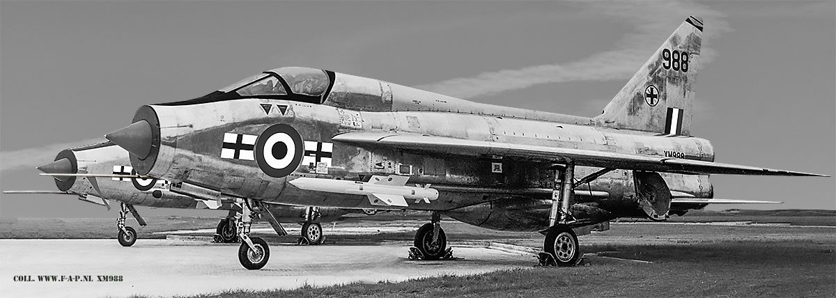 English Electric Lightning T4   XM988   c/n-95076   226-OCU of the Royal Air Force