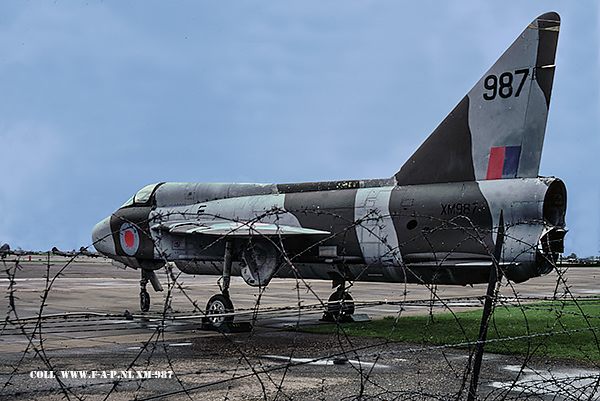 English Electric Lightning T-4  the XM-987