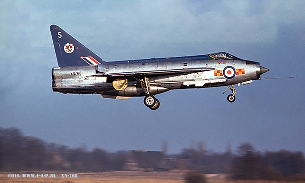 English Electric Lightning F-2A   XN-768   92-Sqd