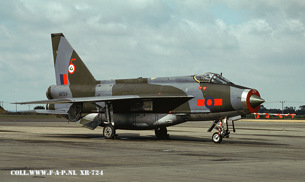 English Electric  Lightning F-6  XR-724  At Binbrook