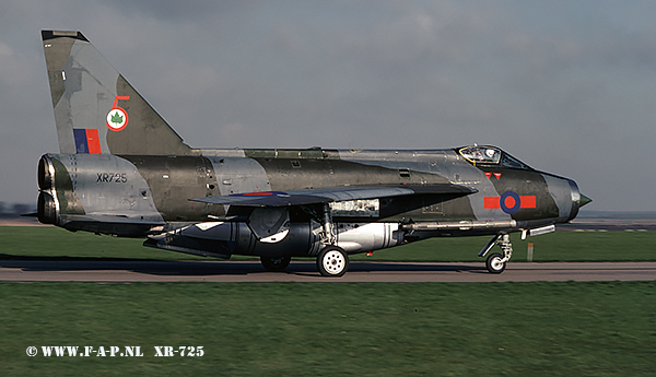 English Electric  Lightning F-6  XR-725  At Binbrook