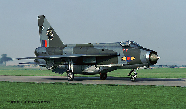 English Electric  Lightning F-6  XR-752  11-Sqd   Binbrook  