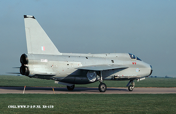 English Electric  Lightning T-5    XS418     Binbrook