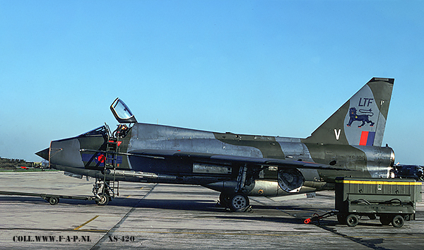 English Electric  Lightning T-5    XS420    Binbrook