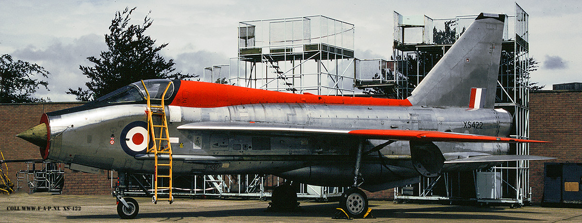 English Electric  Lightning T-5    XS422