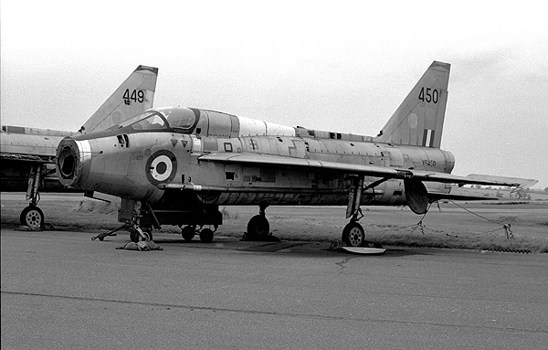 Lightning T-5   XS-450  226-OCU  Binbrook  26-08-1978