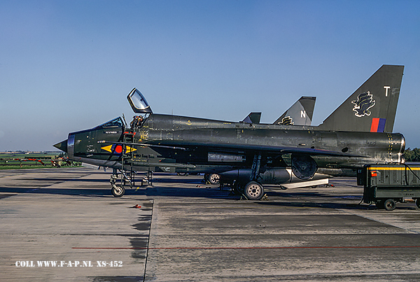 English Electric  Lightning T-5    XS452    Binbrook