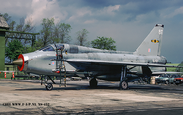 English Electric  Lightning T-5    XS452    Binbrook