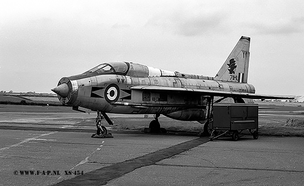 English Electric  Lightning T-5    XS454    Binbrook  26-08-1978