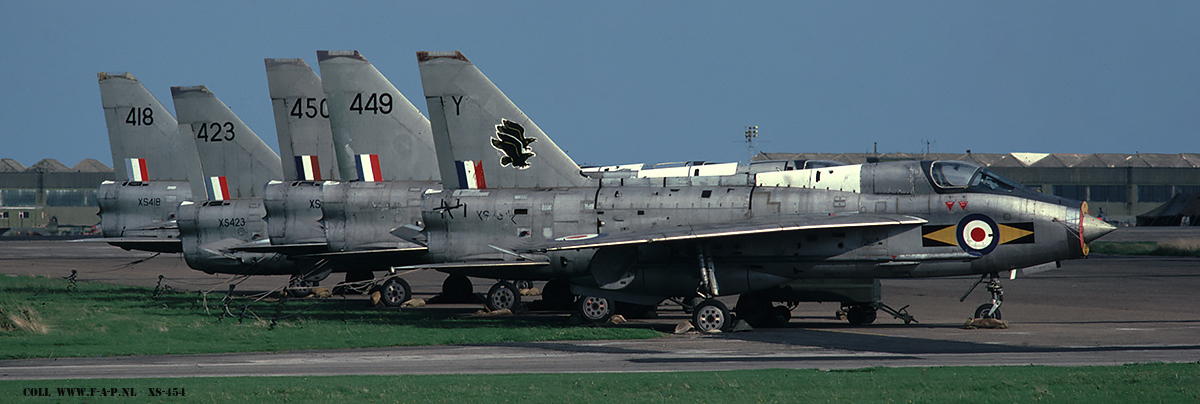 English Electric  Lightning T-5    Line up    Binbrook  26-08-1978