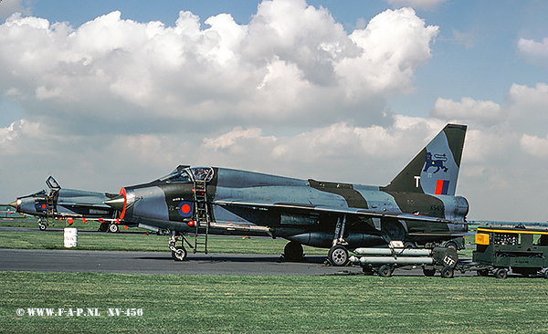 English Electric  Lightning T-5    XS456    Binbrook  26-08-1978