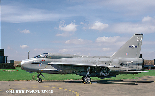 English Electric  Lightning T-5  XV328    Binbrook