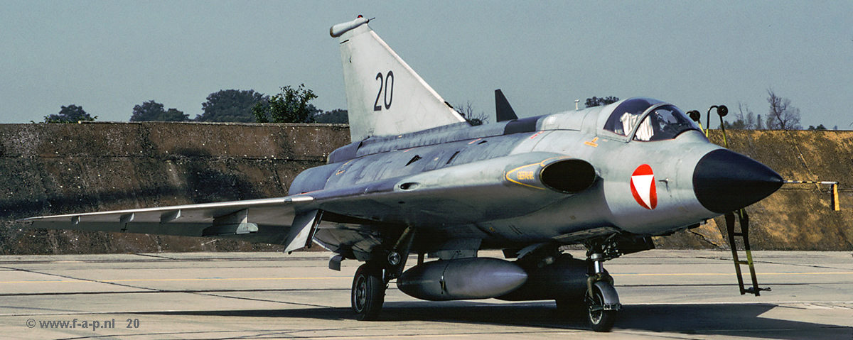 Saab Draken  20   at  Hradec-Kralove  31-08-2002