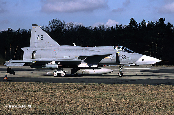 Saab-SF-37  Viggen  48  F-21    Powidz  20-Mrt-2002