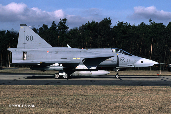 Saab SF37 Viggen    60    37960         c/n- 37-960   of   F-21   Seen her at  Powidz Poland   20-Mrt-2002