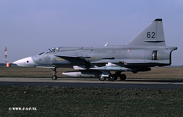 Saab-SF-37   Viggen  62  F-21    Powidz  20-Mrt-2002