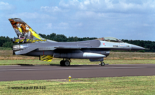 F-16A     FA-122    Kleinebrogel 18-07-2002