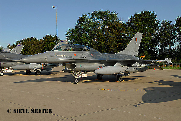 F-16B     FB-22     BAF      15-09-2011