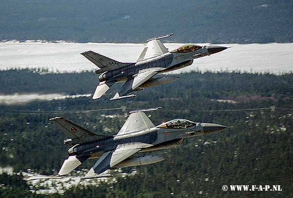 F-16-Am     J-017/ J-643  low altitude Dome mountain Goose bay Canada  09-05-2002