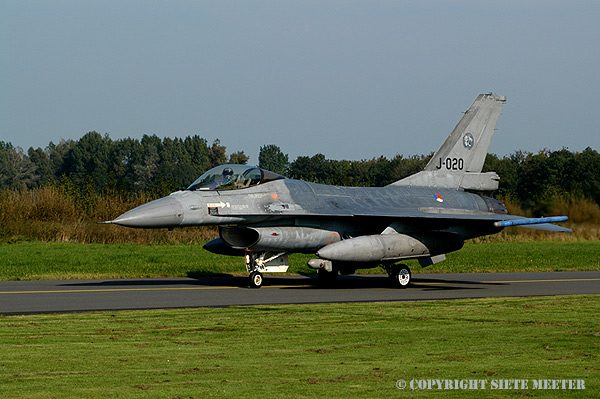 F-16-Am    J-020     Frisian Flag   Leeeuwarden 05-10-2005