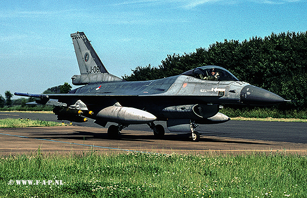 F-16-Am  J-061. 322-Sqd.   Leeuwarden  aug-2002