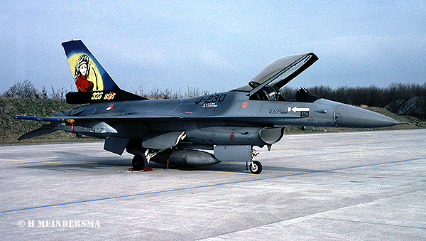 F-16A  J-230   323-Sqd.   Leeuwarden