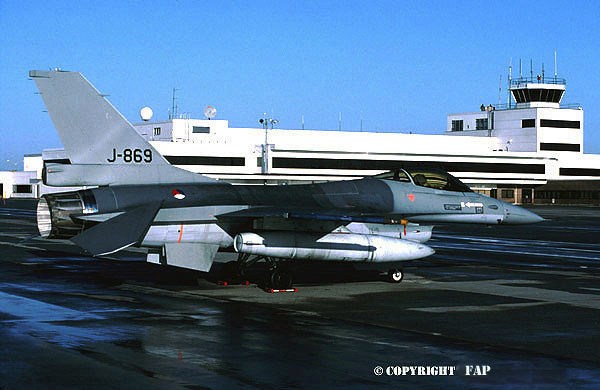 F-16-Am     J-869      Gander  Cannada  Sep.2003
