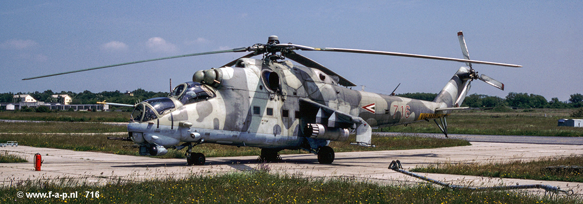 Mil Mi-Hind 24    716   of  the  87th Bakony Regiment   of  the  87th Bakony Regiment    Szentkirlyszabadja Air Basse  07-07-2004