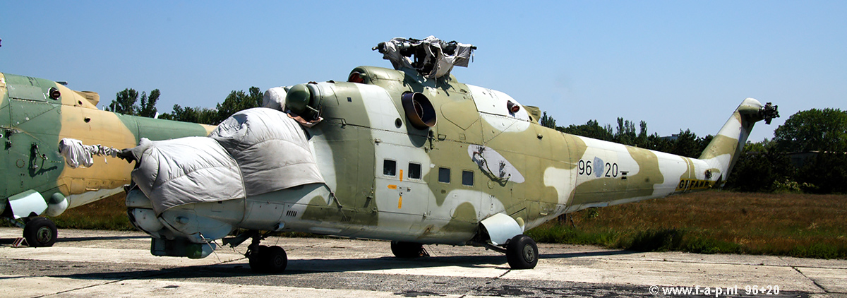 Mil Mi-24 D  Hind D    96+20  HEER  c/n-b4001  EX NVA-403   for spare parts at  of the  87th Bakony Regiment  Szentkiralyszabadja   07-07-2004   WFU