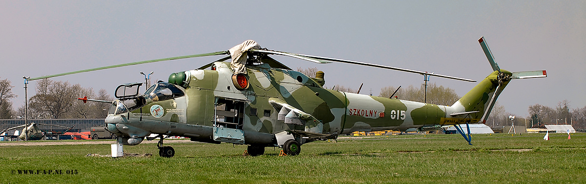 Mil Mi-24   The 015   Dęblin  25-04-2006 