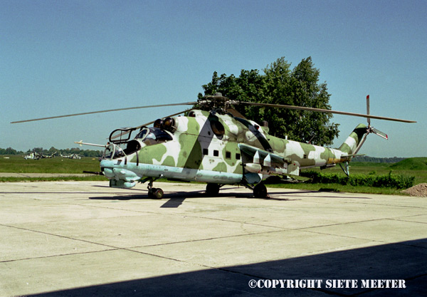 Mil Mi 24D  Hind 460 of  2-ESSz/ 49-PSB   Pruszcz Gdanski   28-05-2003