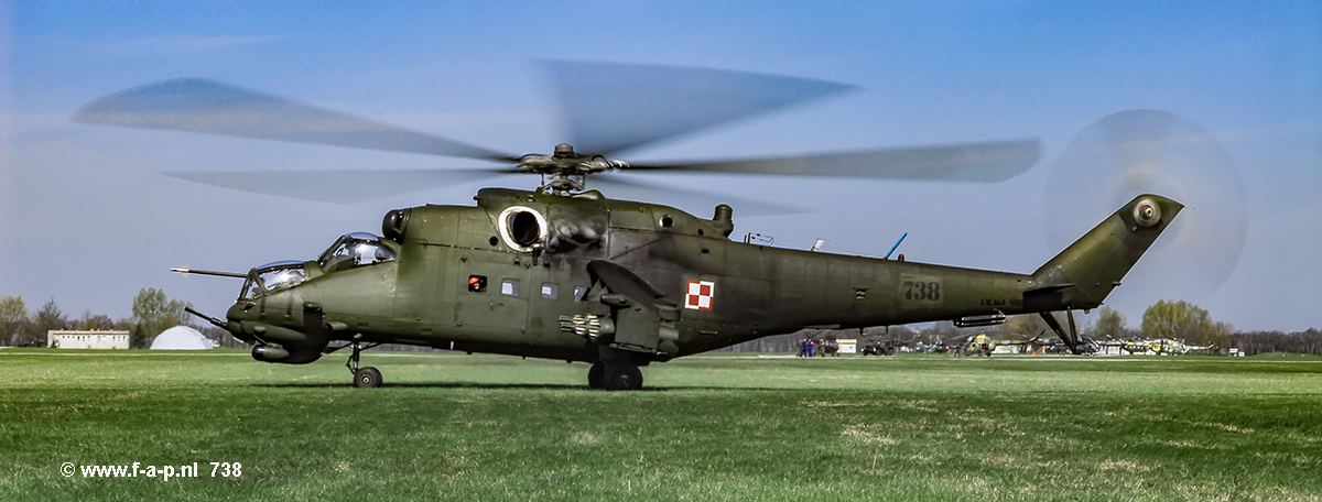  Mil Mi-24 D Hind W   738    c/n410738    56th PŚB, 1st BLWL.  Poland - Army  56th Air Base in Inowrocław,26-04-2006