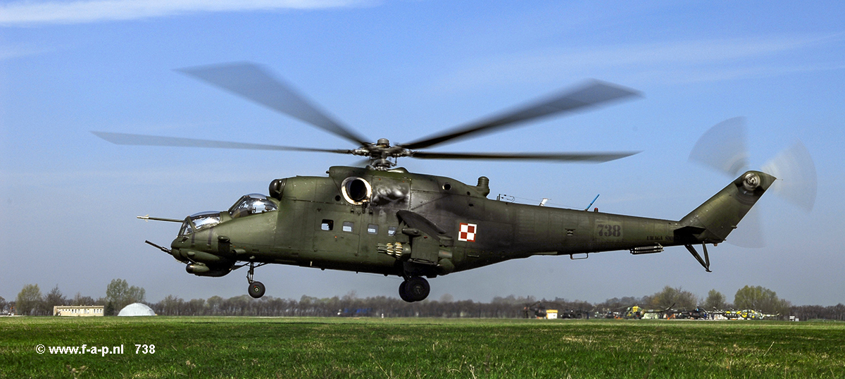  Mil Mi-24 D Hind W   738    c/n410738    56th PŚB, 1st BLWL.  Poland - Army  56th Air Base in Inowrocław,26-04-2006