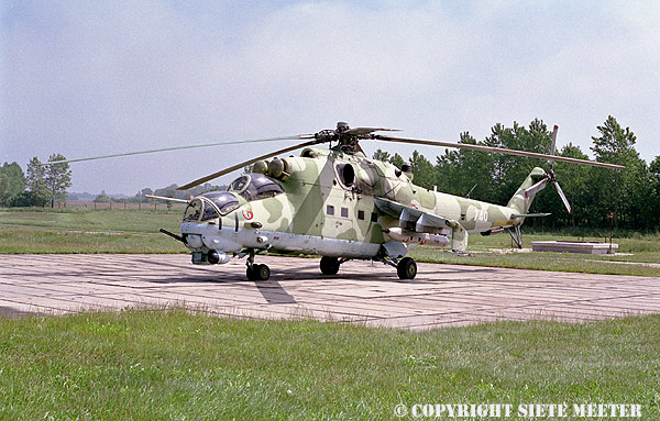 Mil Mi  24-V Hind   740  of 1-ESSz/ 56-KPSB   Darlowo  26-06-2001