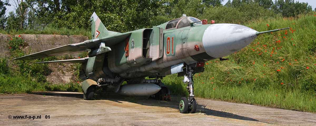 Mikoyan-Gurevich MiG-23MF     01       c/n 0390217152/1231   Ppa 09-06-2004