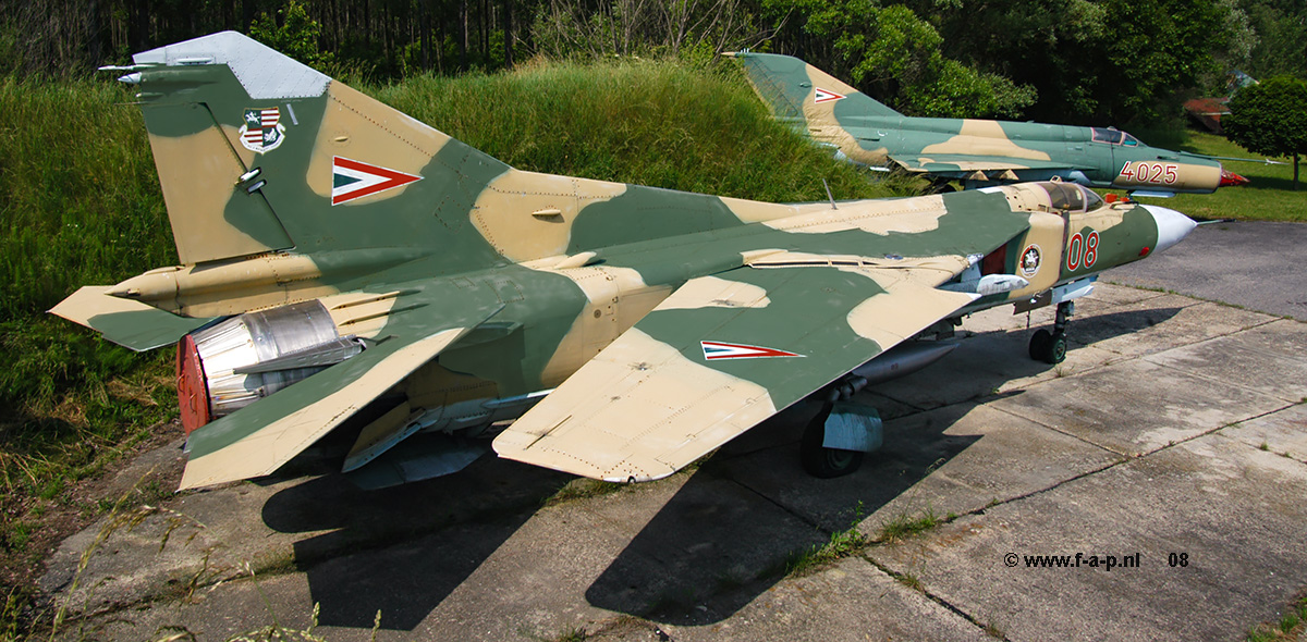 Mikoyan-Gurevich MiG-23MF      08    c/n-  0390217169/12407     Hungarian AF   Ppa (LHPA) - Hungary    Ppa 09-06-2004