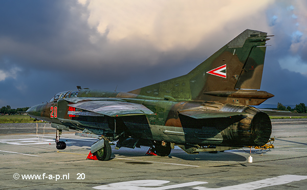 Mikoyan-Gurevich MiG-23UB   20   c/n-cn 19015091/125008)  Hungarian AF   Ppa (LHPA) - Hungary  Jun 1991