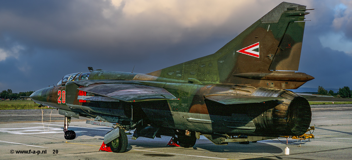 Mikoyan-Gurevich MiG-23UB   20   c/n-cn 19015091/125008)  Hungarian AF   Ppa (LHPA) - Hungary  Jun 1991