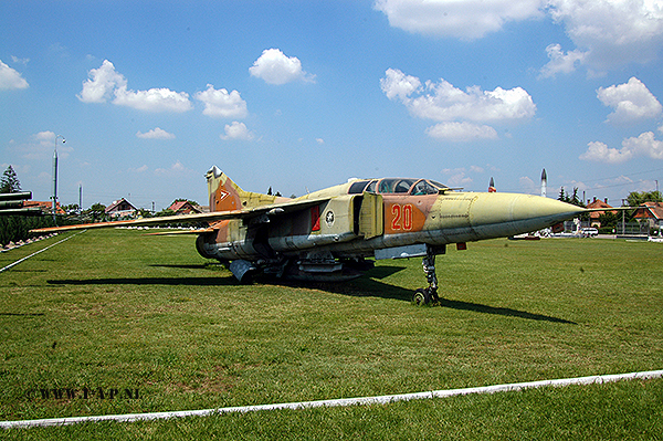 MiG-23UB    20   Kecel  10-06-2004