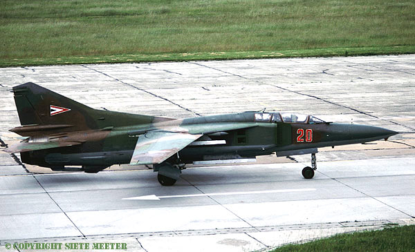 Mikoyan-Gurevich MiG-23UB   20   c/n-cn 19015091/125008)  Hungarian AF   Ppa (LHPA) - Hungary  Jun 1991