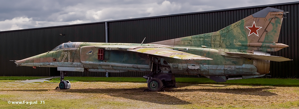 Mikoyan-Gurevich  MiG-27        71  c/n 61912507006  Newark Air Museums Winthorpe  service with the Latvian and the former Soviet Union Air Forces during the late 1970s and 1980s, Photo at 28-06-2007