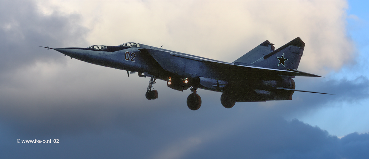 Mikojan-Goerevitsj MiG-25RU  02 two-seat trainer  931-GvORAB Werneuchen 22-04-1991