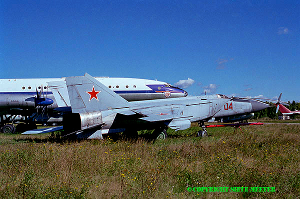 MiG 25   Foxbat.   04   Monino  Aug-1995