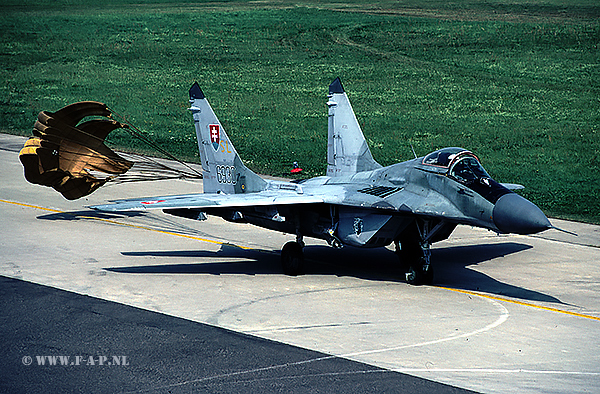 MiG 29   6930   1-SLK Slowak AF    Hradec-Kralove  31-08-2002