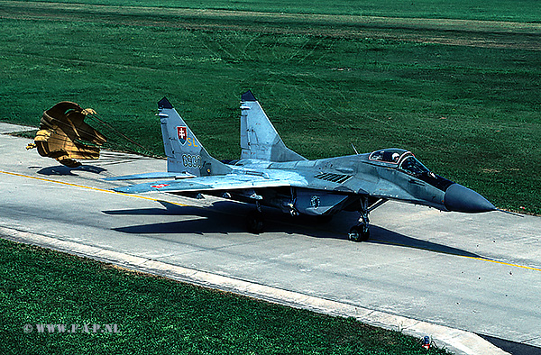 MiG 29   6930   1-SLK Slowak AF    Hradec-Kralove  31-08-2002